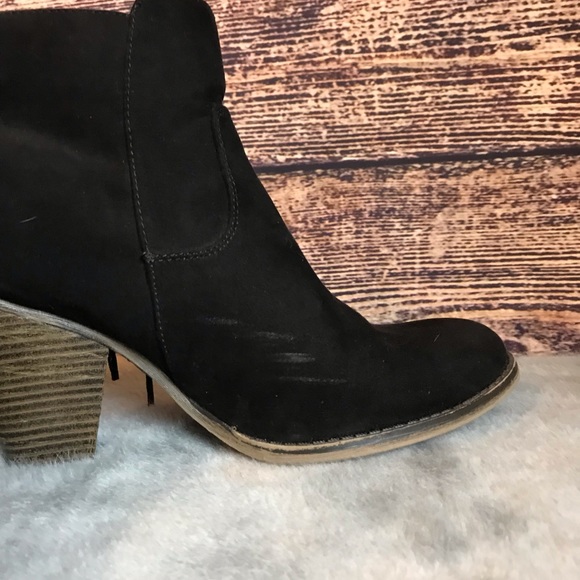 Woman’s Mia Black Heeled Booties Fringed - Picture 7 of 8